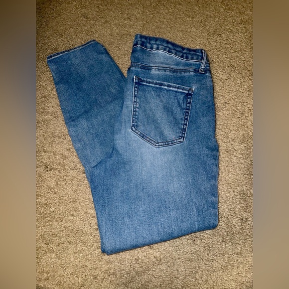 New York & Company Denim - NY & Company gently used size large women’s skinny jeans.